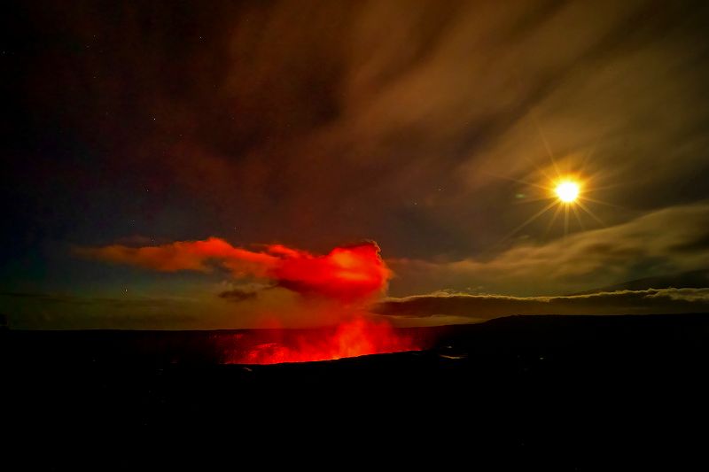 キラウエア火山の溶岩湖が上昇を継続